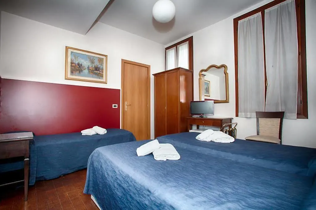 Hotel Trieste Mestre 3*,