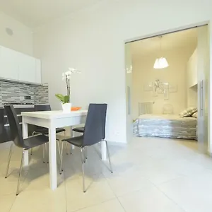 https://villa-thomas-imperia.hotelitalianriviera.com